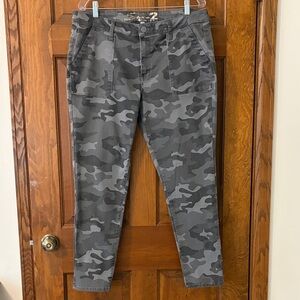 Seven7 Women's Gray Camouflage Skinny Jeans